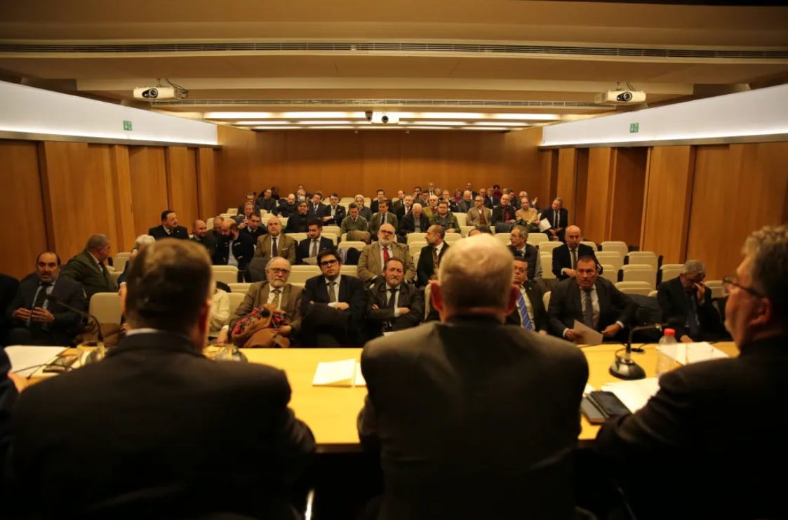 Aspecto de la Asamblea de Hermanos Mayores celebrada en la Sala Machado de la Fundación Cajasol