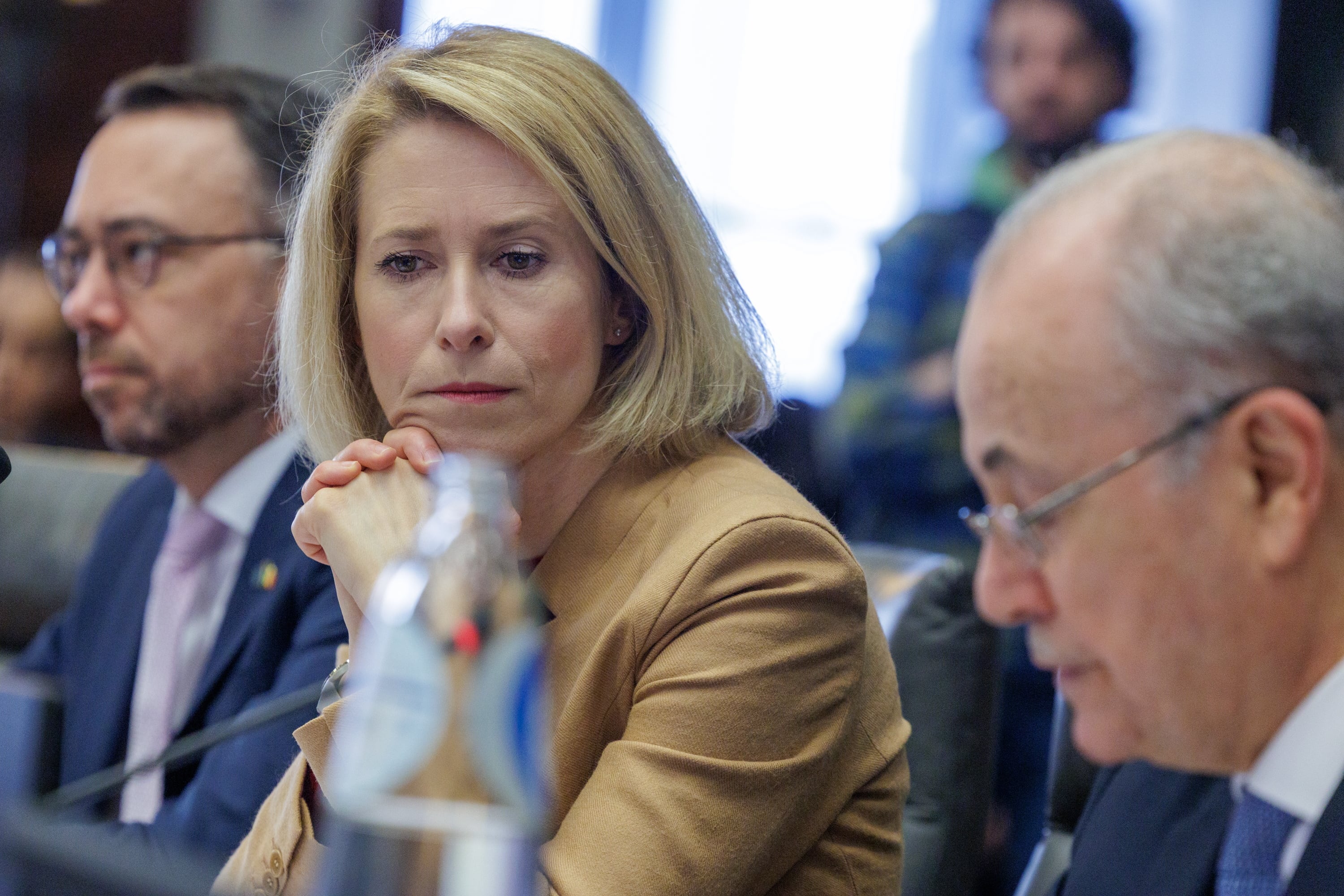 El primer ministro palestino, Mohammad Mustafa, toma la palabra ante la alta representante de la UE, Kaja Kallas, en Bruselas.