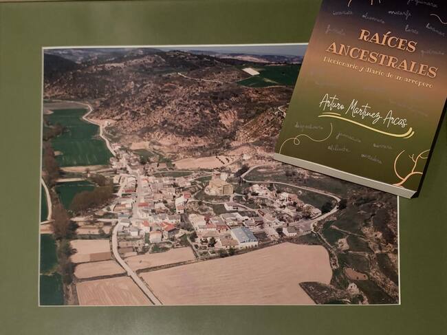 El libro 'Raíces ancestrales' incluye el diccionario y el diario de un arropero.