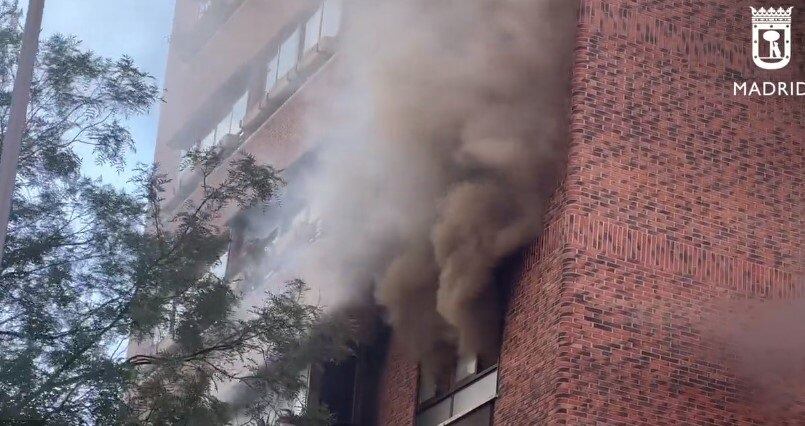 Dos muertos en el incendio de una vivienda en Vallecas.