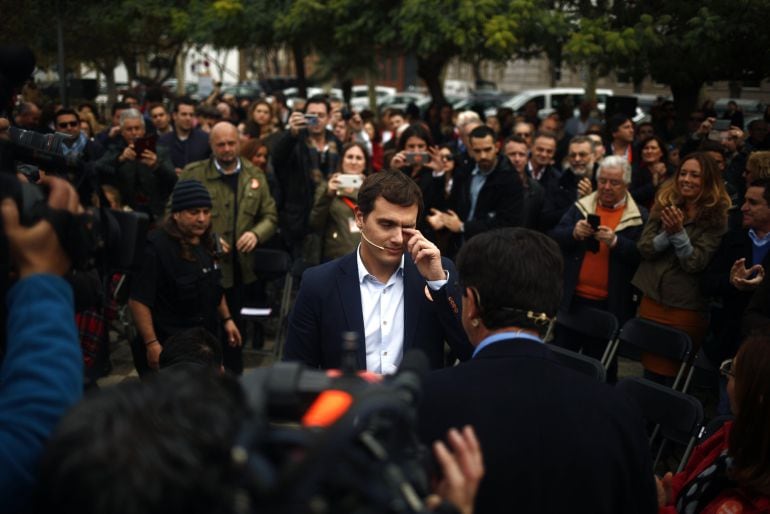 El líder de Ciudadanos Albert Rivera en la Plaza de España de Cádiz.