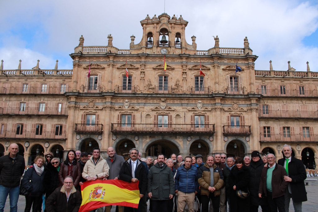 Imagen de X del procurador de VOX Javier Teira, con los miembros del sector crítico, con Alejandro Pérez de la sota a la derecha