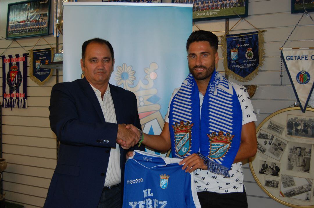 Vicente Vargas con Ramón Verdú el día de su presentación  