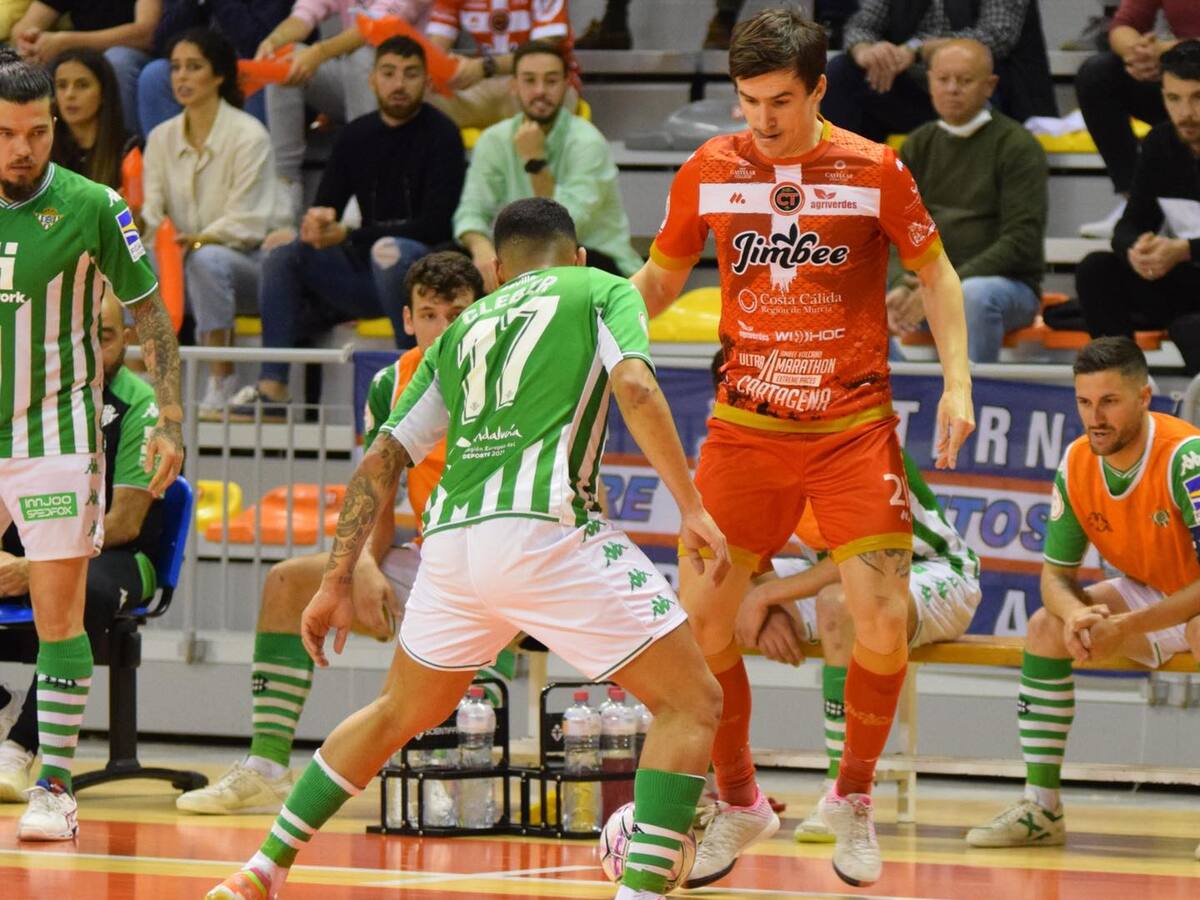 El Jimbee hace oficial la salida de Marinovic