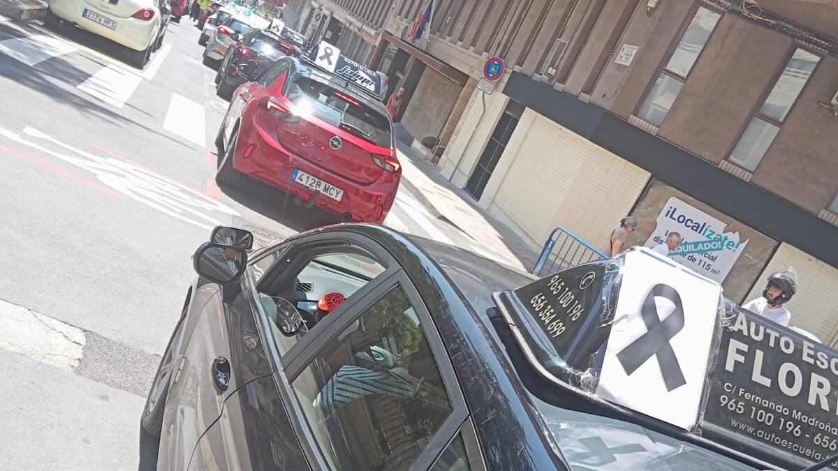 Lola Mula, portavoz de las autoescuelas de Alicante, sobre la protesta por la falta de examinadores en Alicante