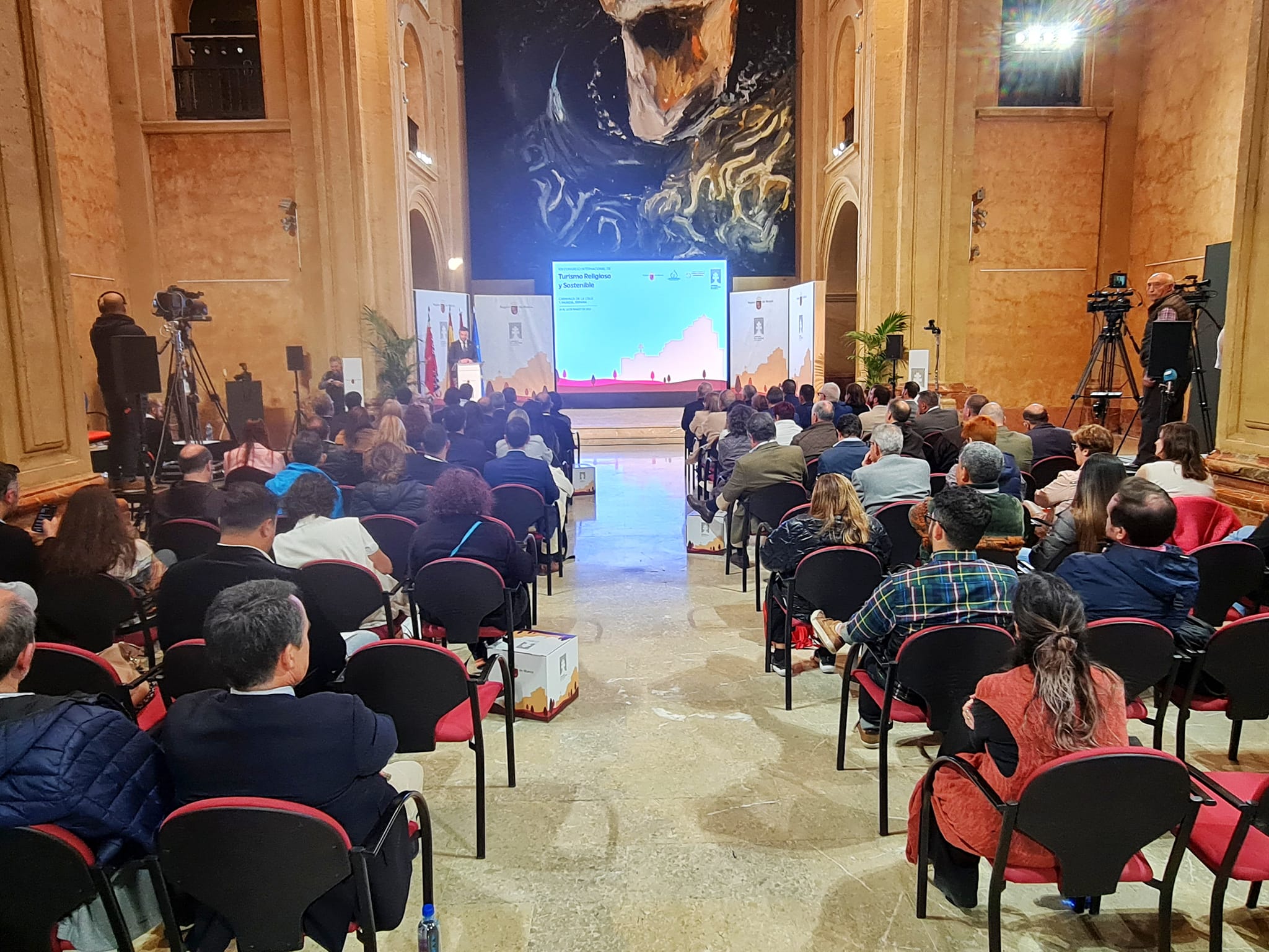 Interior de la antigua iglesia de la Compañía de Jesús donde se celebran las ponencias del Congreso Internacional de Turismo Religioso y Sostenible