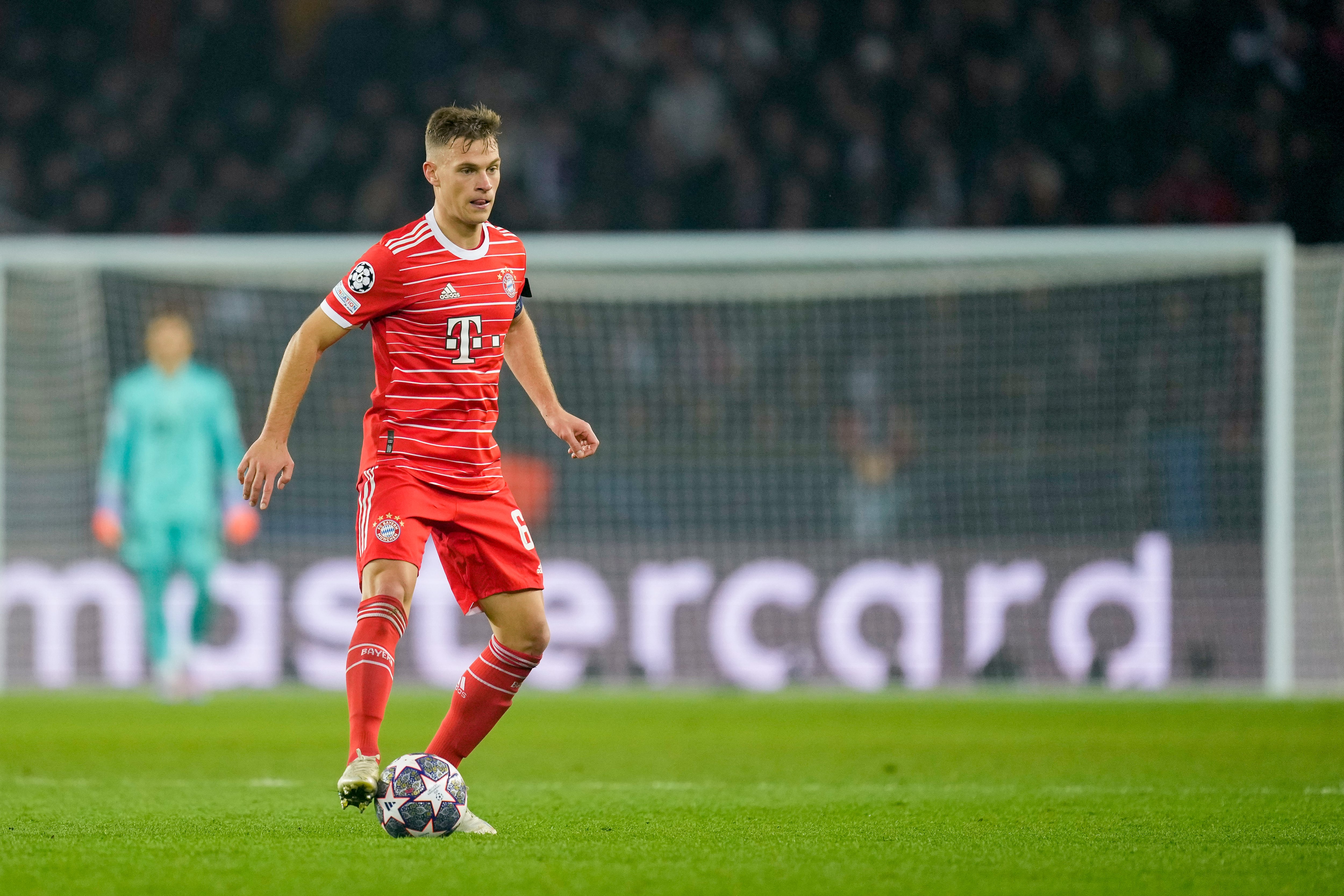 Joshua Kimmich en un partido contra el PSG de la UEFA Champions League.