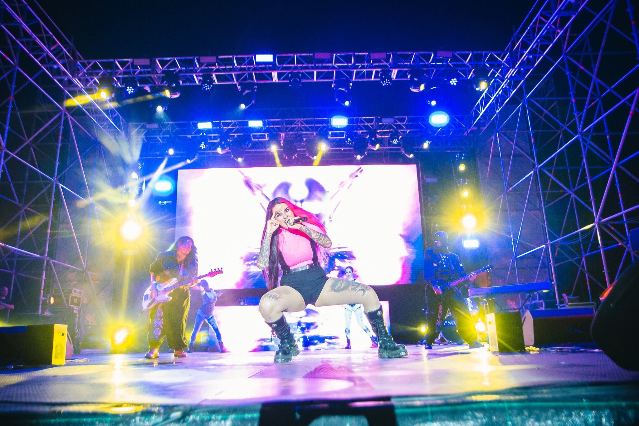 Megara sobre el escenario de Los40 Playa Pop