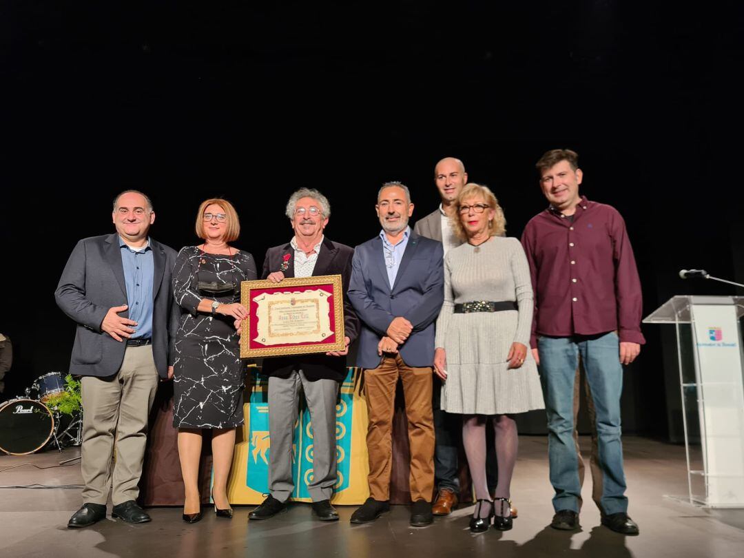 Juan Ribes Coll con el reconocimiento de Hijo Ilustre de Beniarjó 