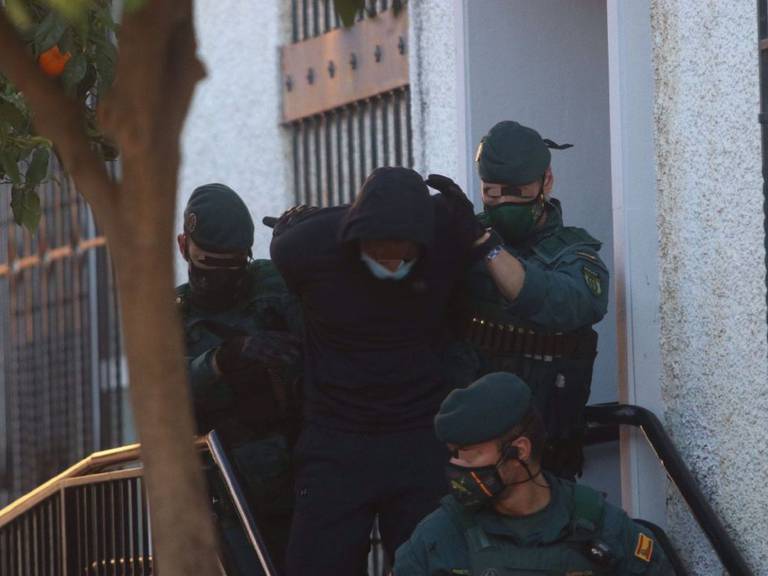 Imagen de archivo de &#039;El melillero&#039;, detenido por supuestamente rociar con ácido a su exnovia y una amiga, saliendo de los juzgados de Fuengirola (Málaga)