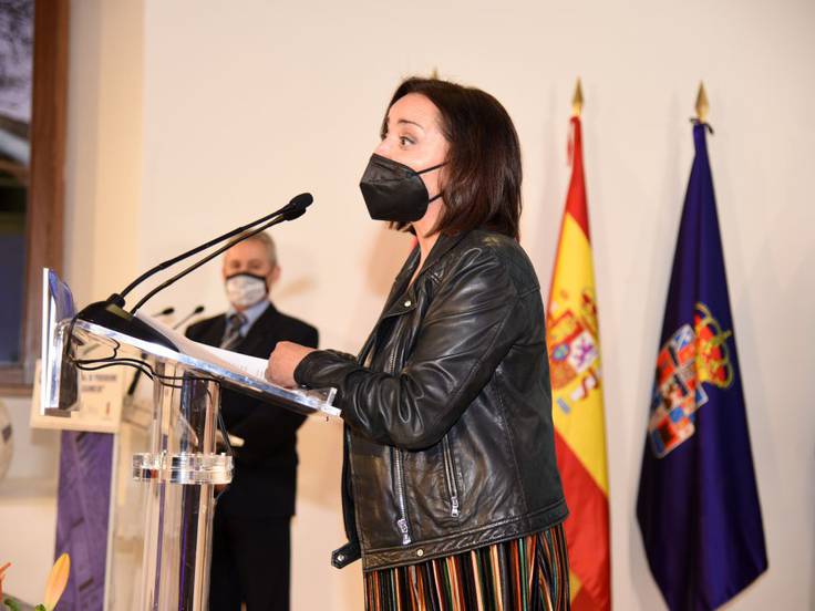 Pepa Bueno recibiendo el premio en la VIII edición