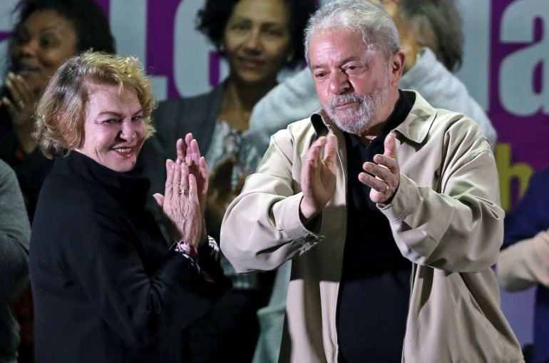 Lula da Silva y su mujer Leticia durante un acto en Santo Andre