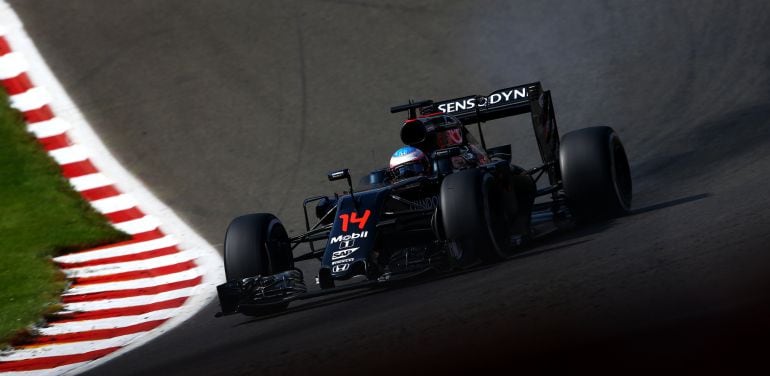 Alonso, girando con su monoplaza en Spa