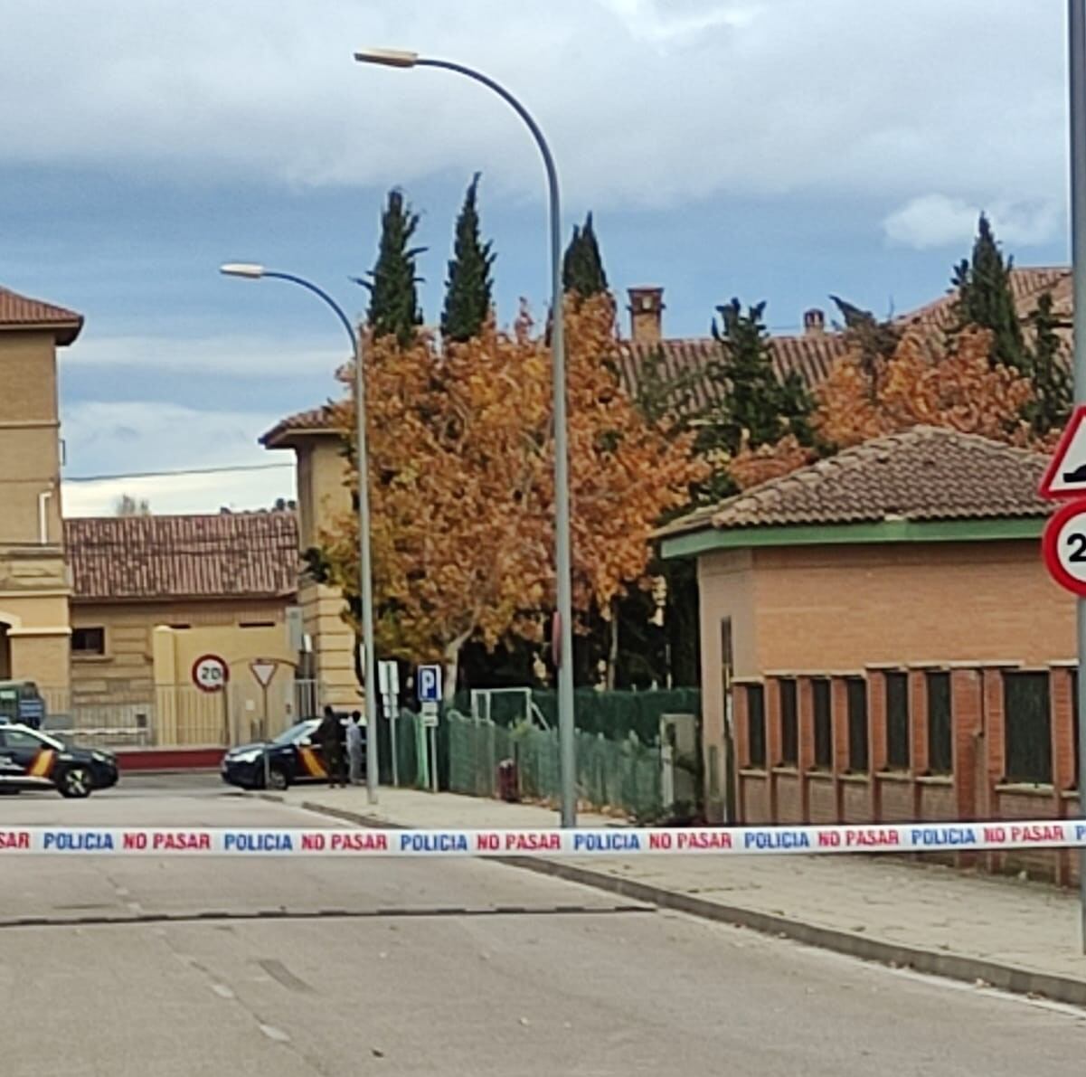 Imagen del dispositivo preventivo que se organizó ante el cuartel