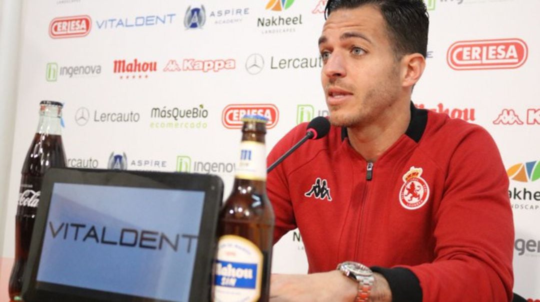 Vicente Romero en una rueda de prensa de la Cultural Leonesa