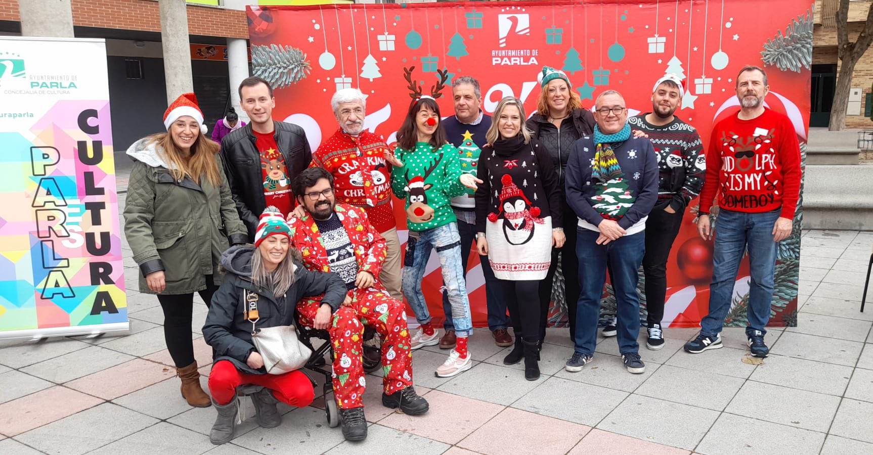 La concentración de jerseis navideños feos de Parla ya es una tradición en la ciudad