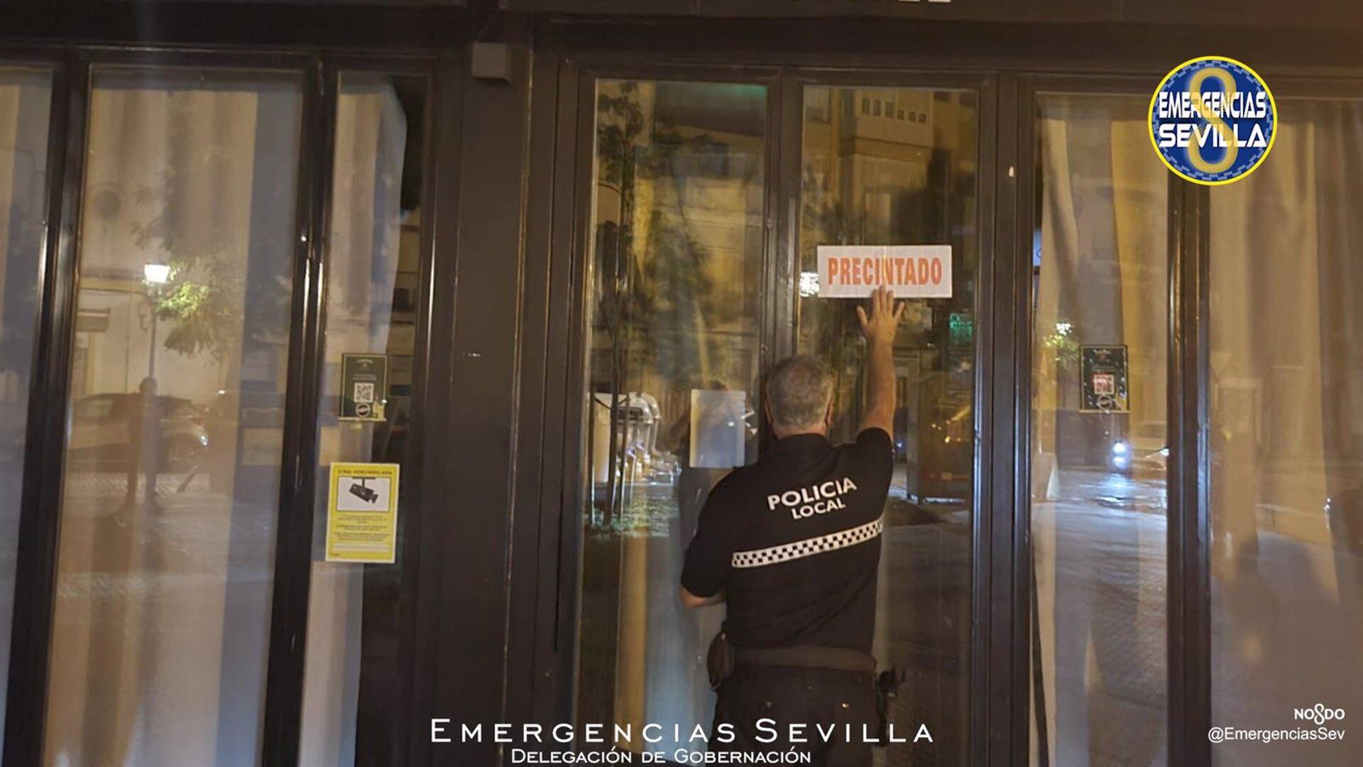 Archivo - La Policía Local precinta un local - EMERGENCIAS SEVILLA - Archivo