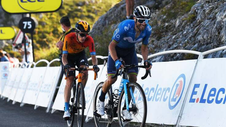 Eduardo González, médico del Movistar: "Claro que hay riesgo; los ciclistas pasan a 20 centímetros de los aficionados"