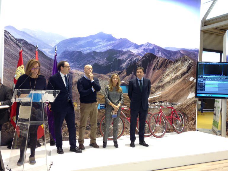 Presentación en Intur: Ángeles Armisén, Alfonso Polanco, Luis Calderón, Carmen Fernández y Carlos Fernández Carriedo