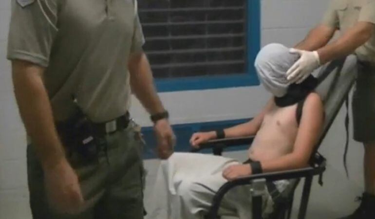 Fotograma sin fechar tomado por el programa de investigación de la televisión australiana Four Corners en el centro de detención juvenil Don Dale (Australia).