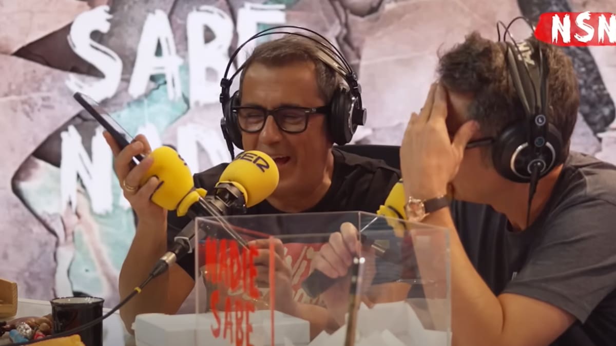 Buenafuente cuenta en 'Nadie Sabe Nada' una intimidad de Silvia Abril y ella entra por teléfono para hacer esto: mira sus caras