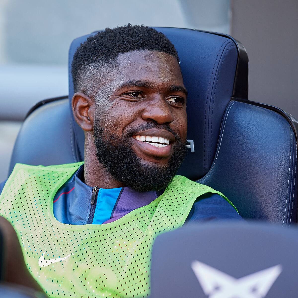 Umtiti cambia las botas por la pizarra: el campeón del mundo se forma como entrenador en el Paris FC