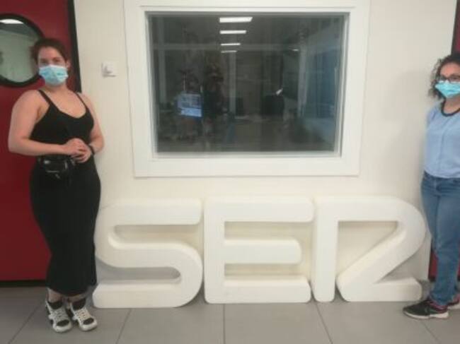 Carmen Cano y Miriana Squillaci, voluntarias de la asociación Gatómicas