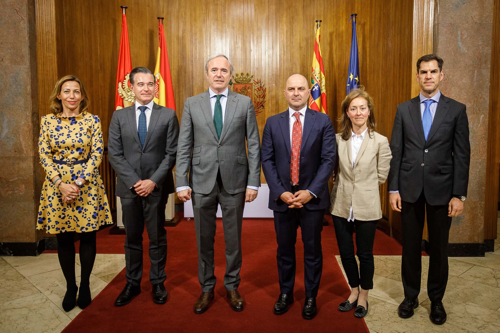 Representantes de Ayuntamiento de Zaragoza y Endesa X