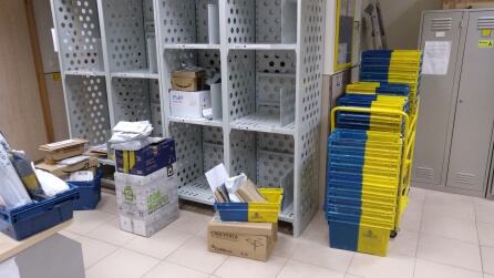 Paquetería que se reparte en el día en la oficina de Correos de Veguellina de Órbigo