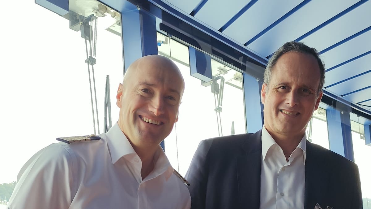 El AIDAprima y el Viking Vela recalan a la vez en Vigo