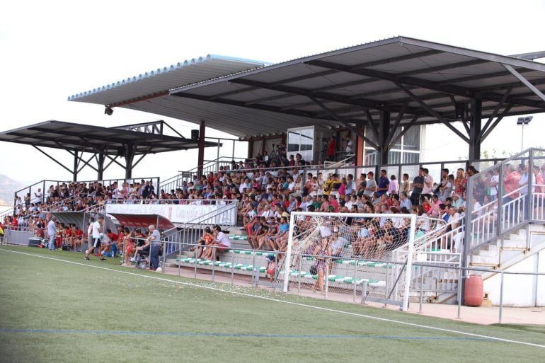 Afición en el Municipal.