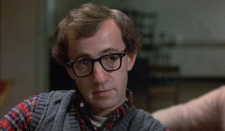 Woody Allen interpretando a Alvy Singer en su película <i>Annie Hall</i> (1977).