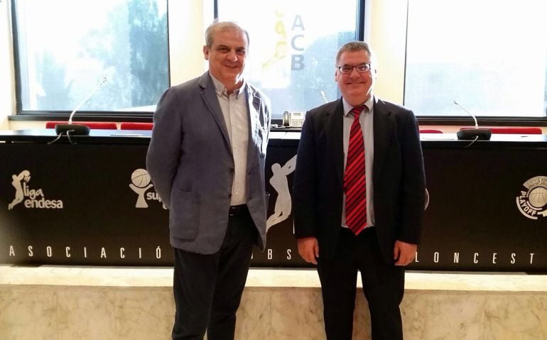 Gonzálo Ibañez con Francisco Roca, presidente de la ACB, hoy en Barcelona 