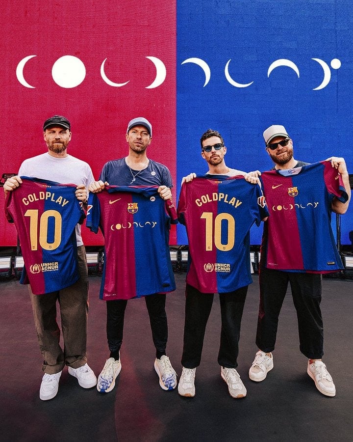 Coldplay luce la camiseta del FC Barcelona