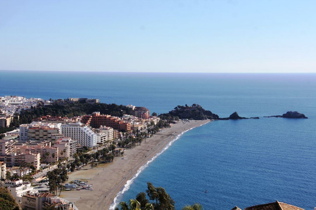 Vistas panorámicas de la playa de San Cristóbal de Almuñécar