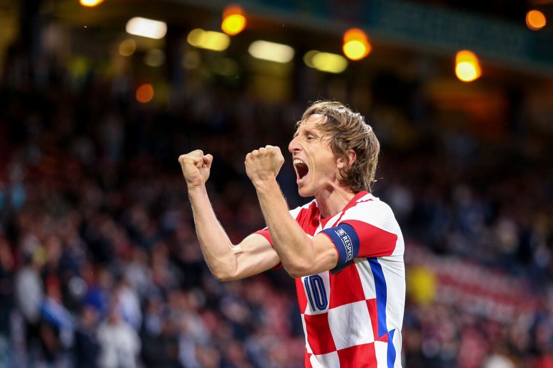 Modric celebrando su gol frente a Escocia