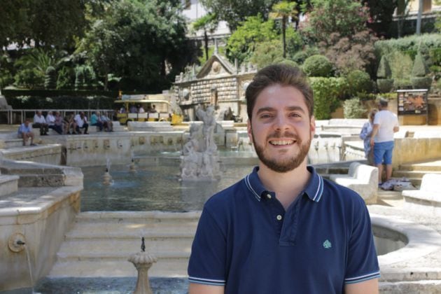 Rafael Luque en la Fuente del Rey en su localidad natal, Priego de Córdoba