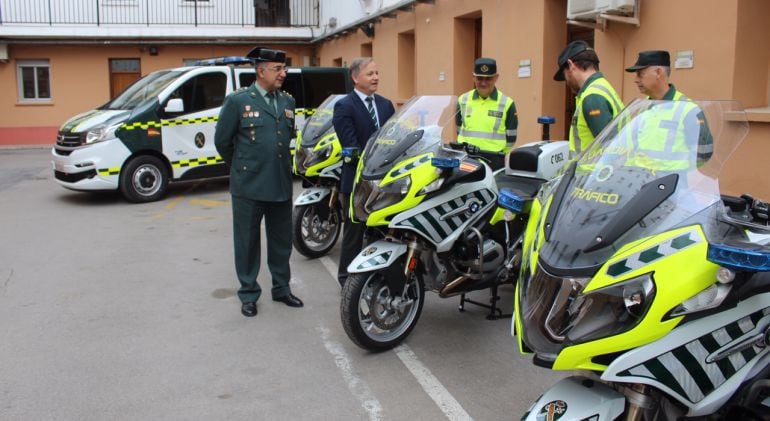 El Delegado del Gobierno, Juan Carlos Moragues visita la Unidad de Tráfico de la Guardia Civil