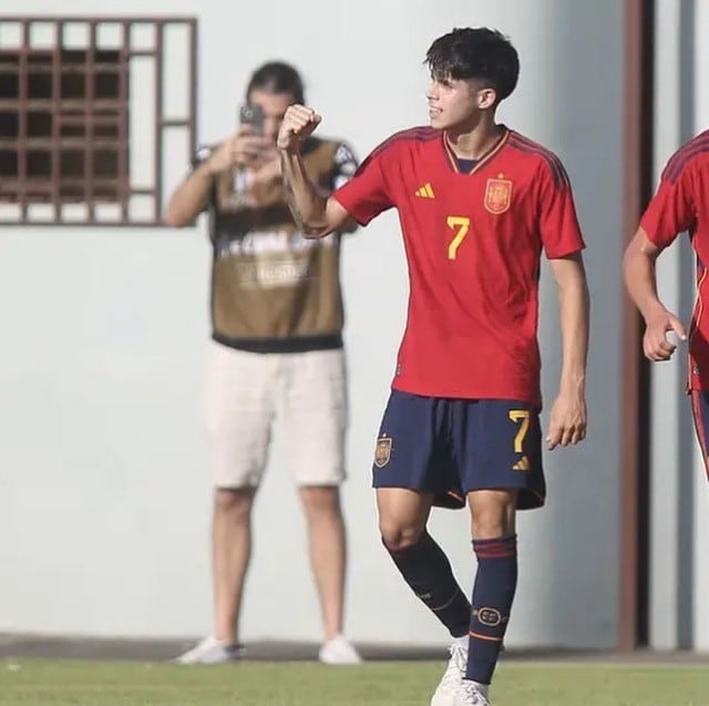 El delantero del Málaga Antoñito Cordero con la Selección Española Sub 19