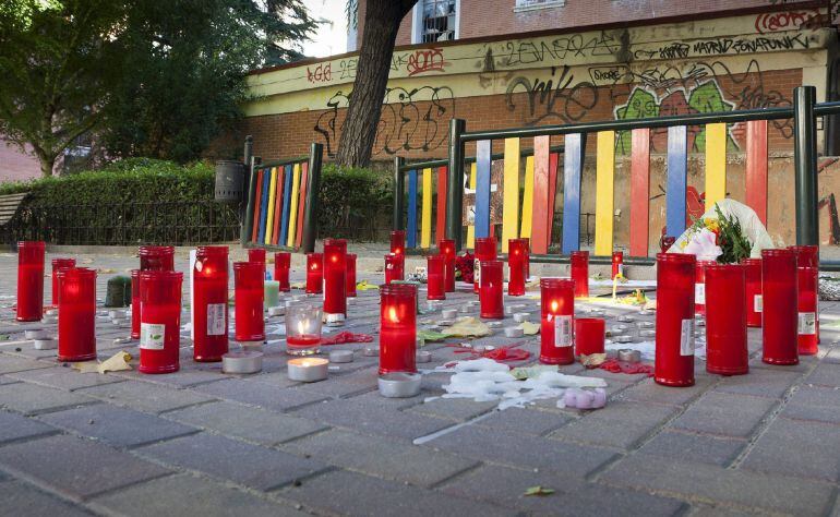  Las muestras de condolencia se han sucedido en las últimas horas en Cuenca por la muerte de las dos jóvenes desaparecidas