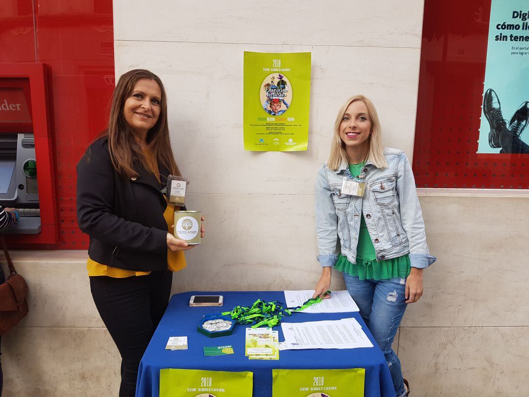 Mesa informativa de la asociación con motivo del Día de la Salud Mental