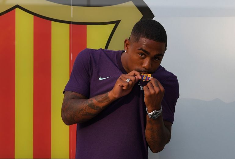 Malcom ya posa como nuevo jugador del FC Barcelona