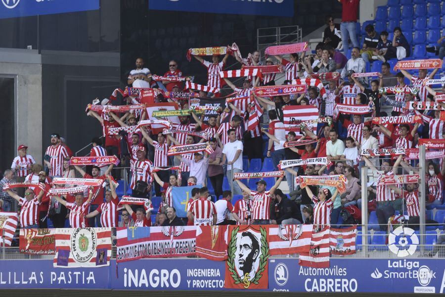 Afición del Sporting en Huesca