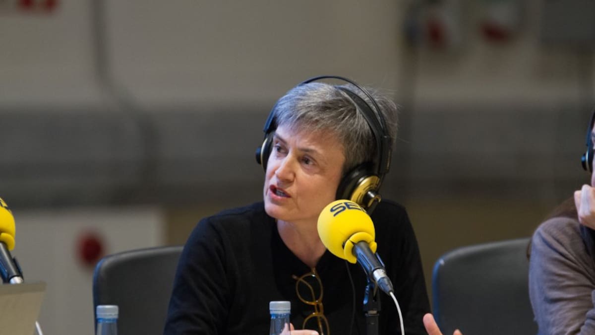 La escritora donostiarra Luisa Etxenike, presenta su última novela `Cuerdas´