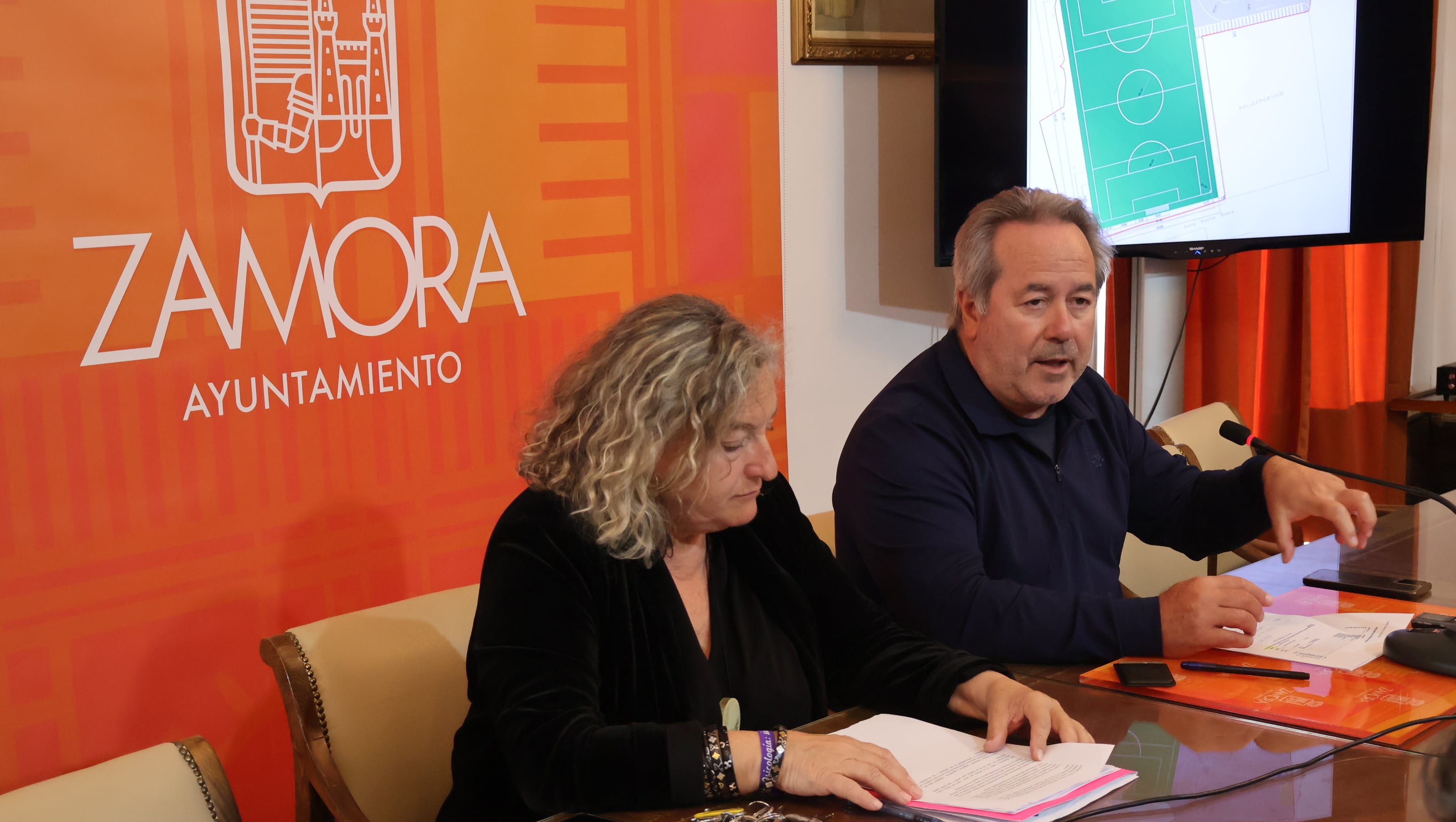 Francisco Guarido y Auxi Fernández durante la rueda de prensa posterior a la Junta Local de Gobierno