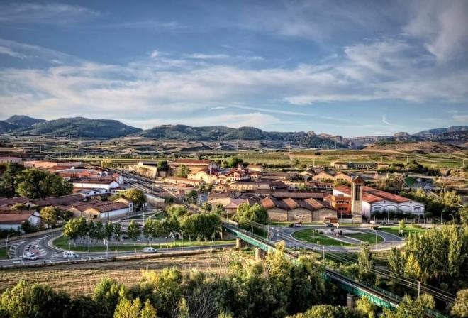 El Barrio de la Estación en Haro acumula la mayor concentración de bodegas centenarias en el mundo | La Rioja Turismo