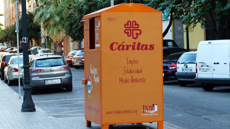 Contenedor de ropa y calzado en Valencia