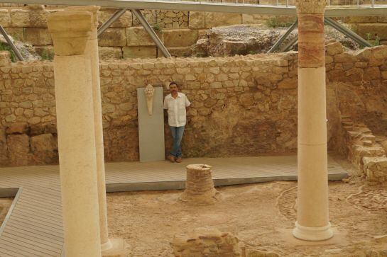 José López, durante la visita al Foro Romano del cerro del Molinete 