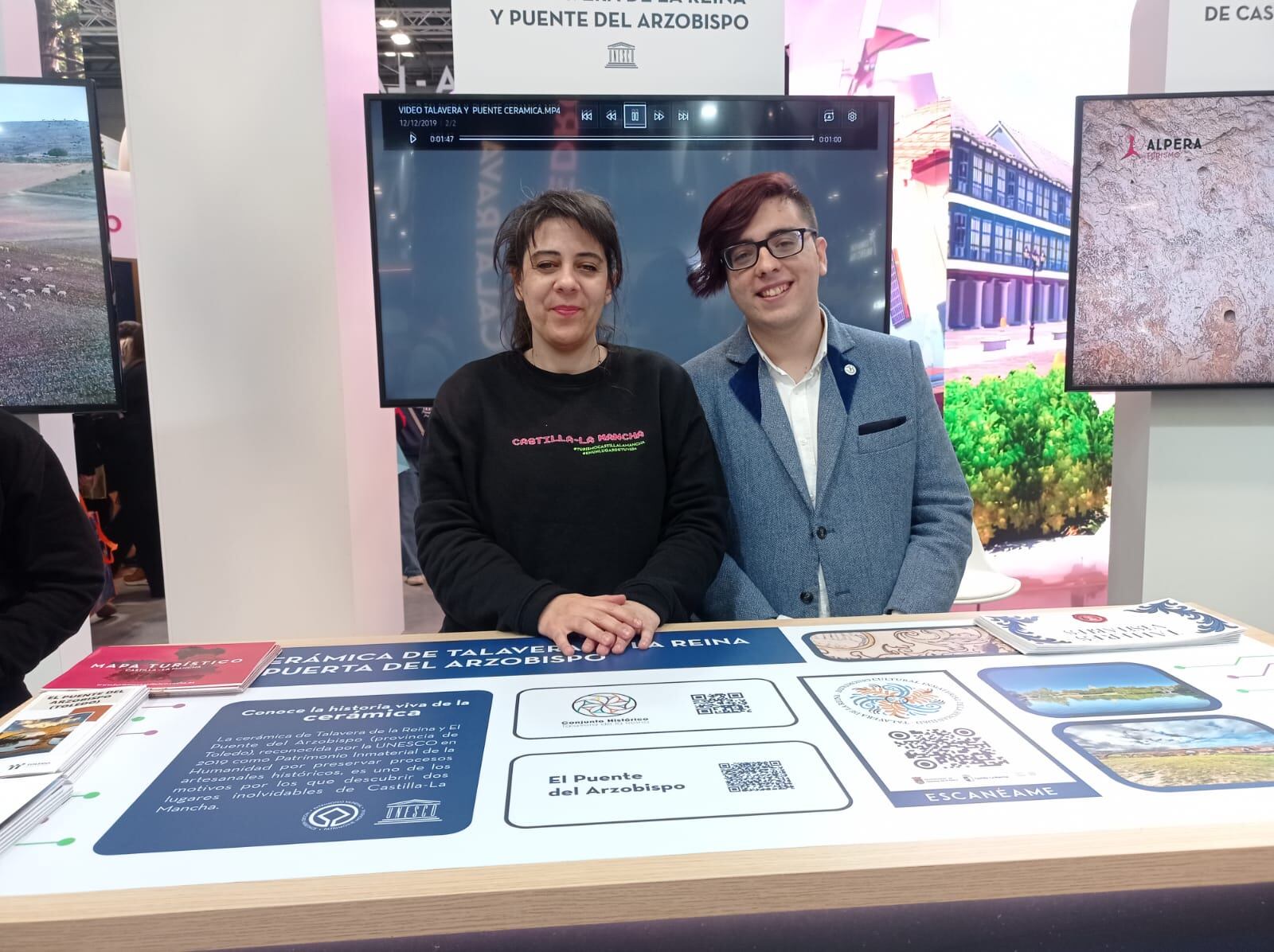 Mostrador de la cerámica de Talavera de la Reina y Puente del Arzobispo en FITUR 2026