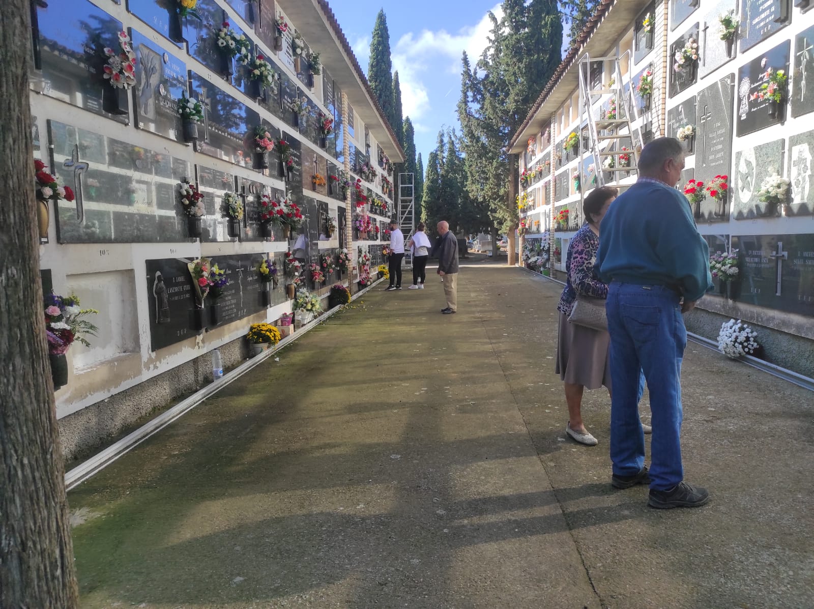 Cementerio de Huesca durante la celebración de Todos los Santos